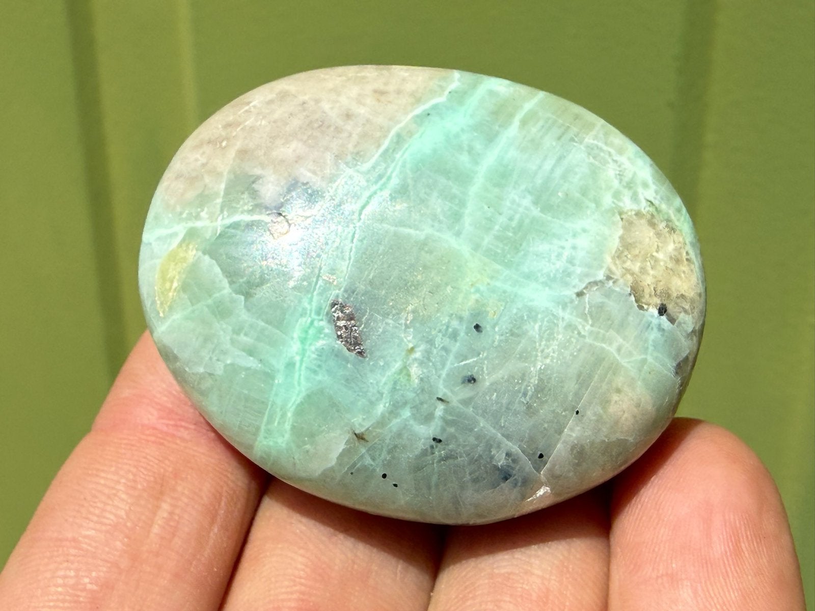 83 Garniriet met groene maansteen handsteen mineralen, Ophalen of Verzenden, Mineraal