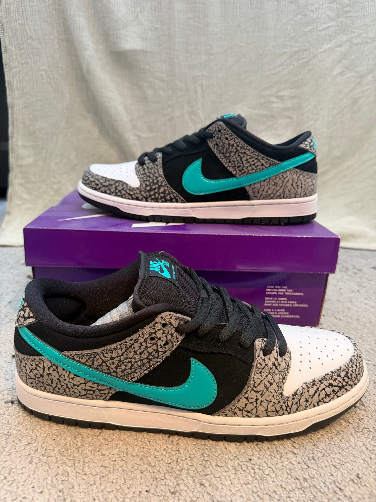 Nike SB Dunk Low Elephant Maat 45 Nieuw in Doos, Ophalen of Verzenden, Nieuw, Overige kleuren, Sneakers of Gympen