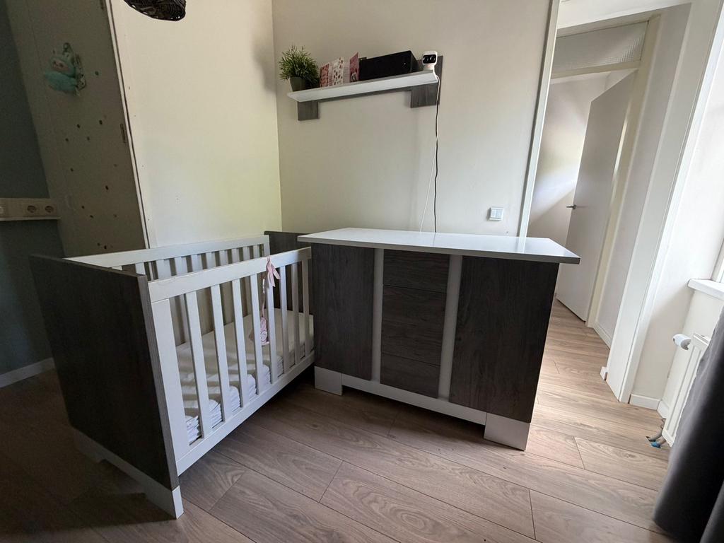 Interbaby babykamer set: Commode, ledikant en plank, Ophalen of Verzenden, Gebruikt, Jongetje of Meisje