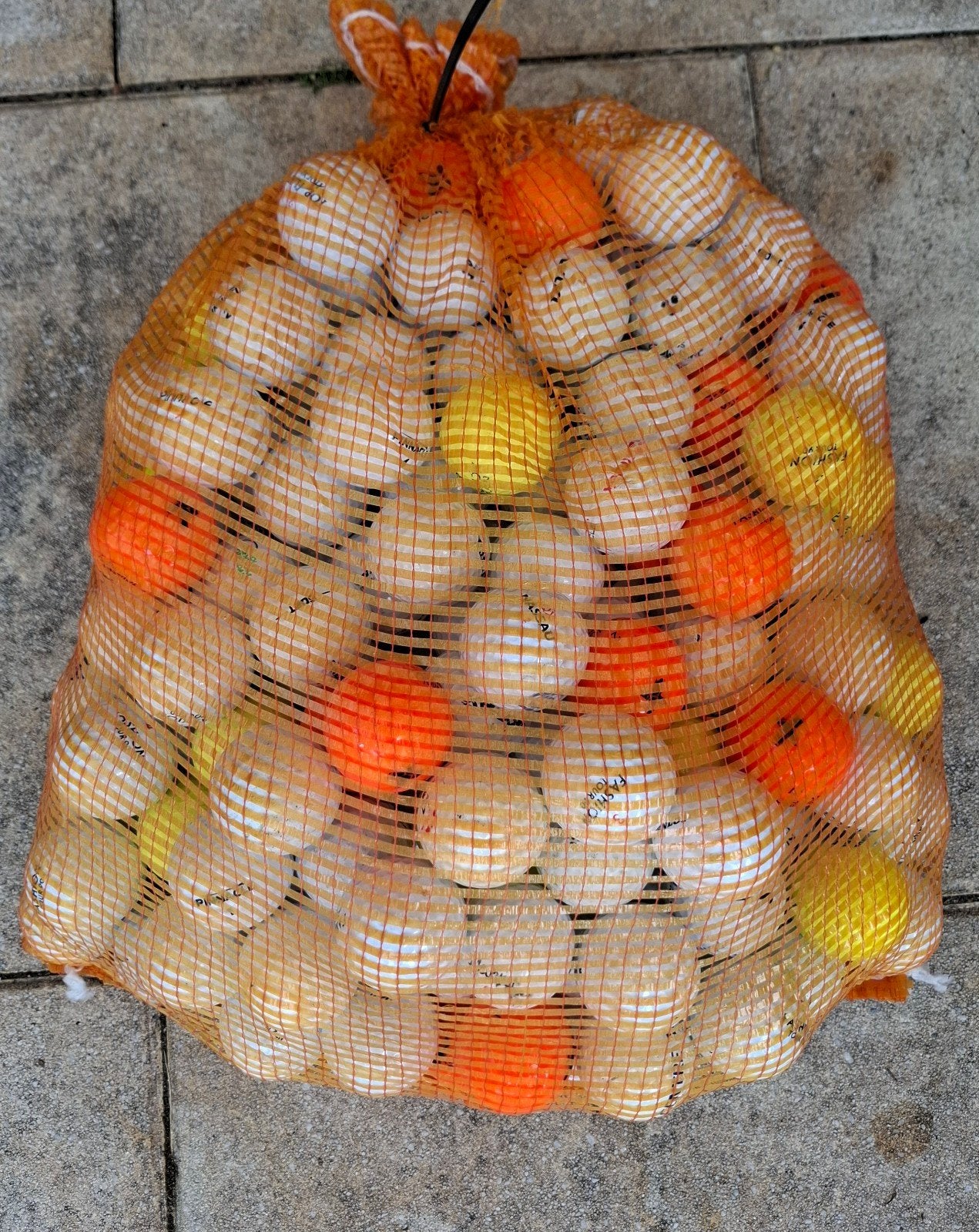 165 Golfballen - Diverse kleuren en merken, Sport en Fitness, Ophalen of Verzenden, Gebruikt, Bal(len), Overige merken