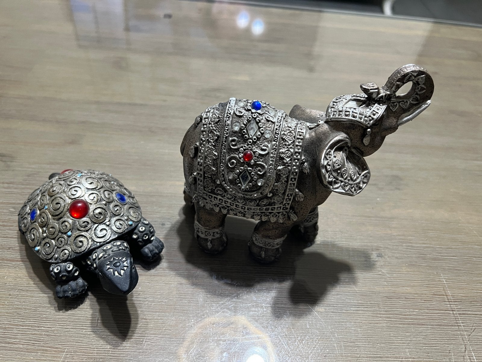 Decoratieve olifant en schildpad met edelstenen, Overige materialen, Ophalen of Verzenden, Zilver, Oosters