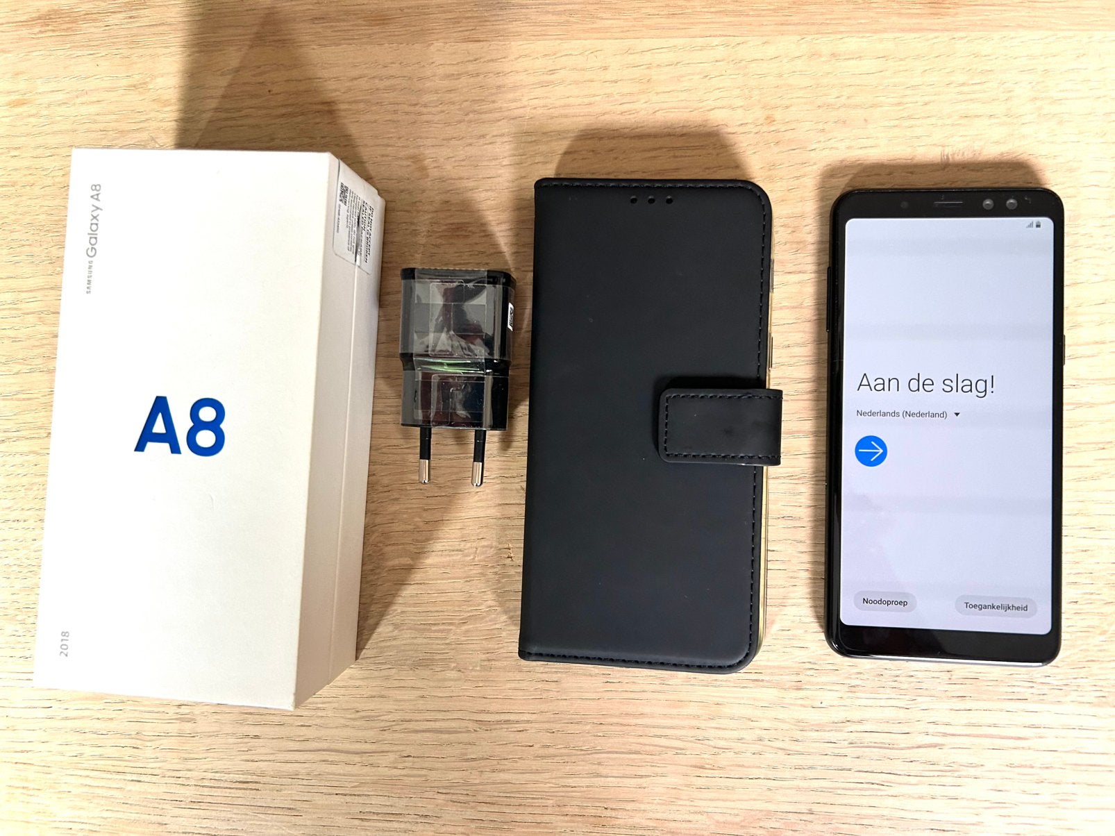 Samsung A8 met oplader en hoesje - in goede staat, Ophalen, Zwart, 32 GB, Zo goed als nieuw