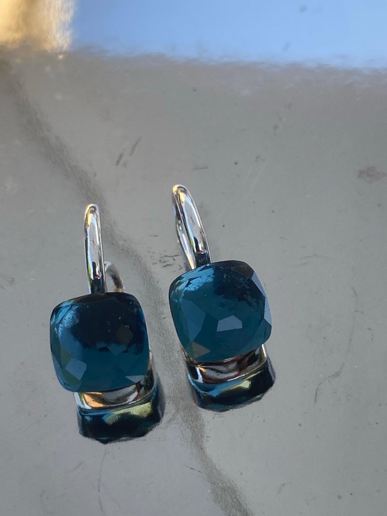 Chique zilverkleurige oorbellen met grijsblauwe steen, Hangers, Nieuw, Met edelsteen, Zilver