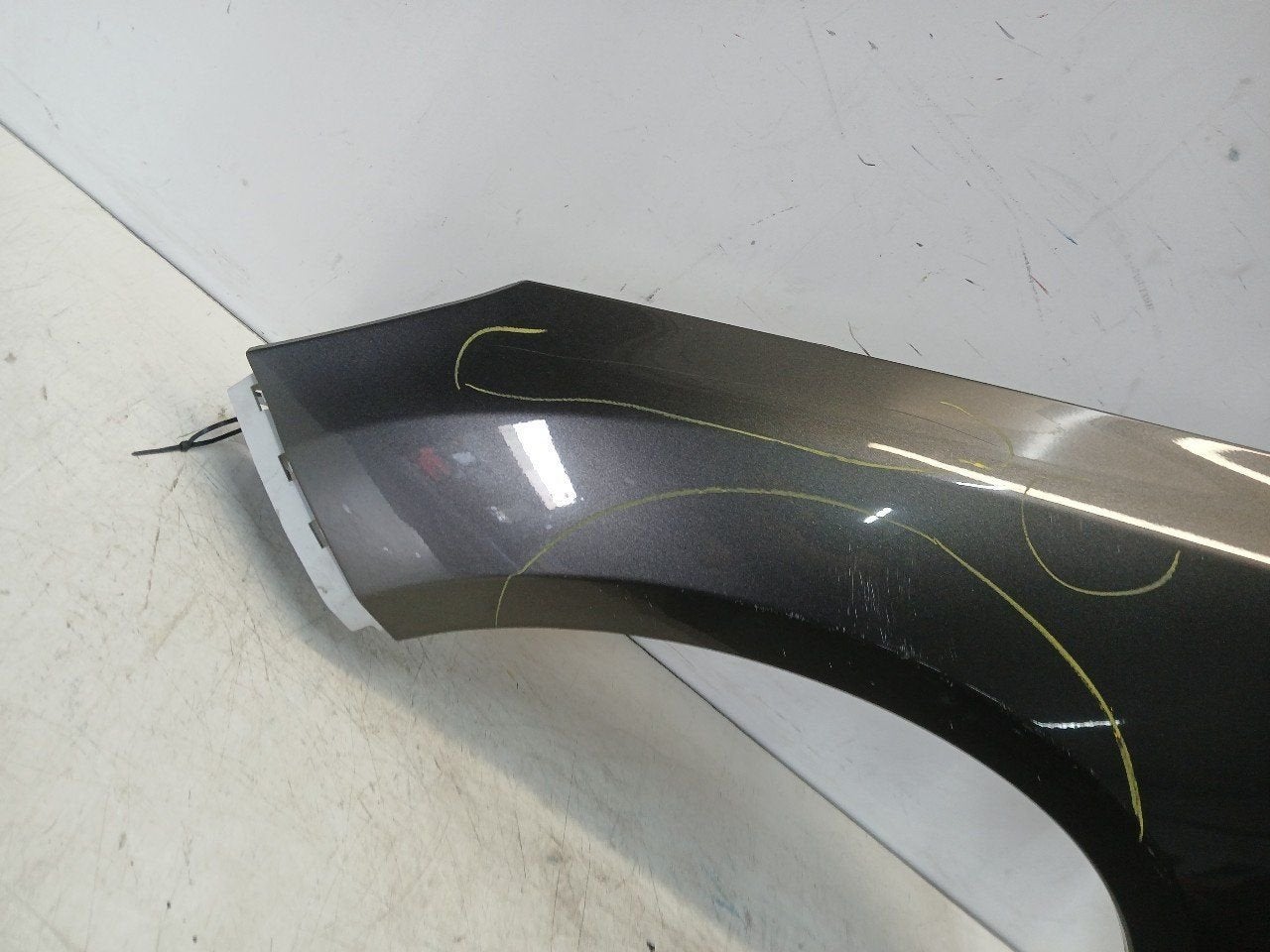 Spatbord links voor Ford Focus, Auto-onderdelen, Onderdelen@venauto.nl, Van der Ven Autorecycling B.V., Gebruikt, Ettenseweg 76, 4706 PB Roosendaal, The Netherlands