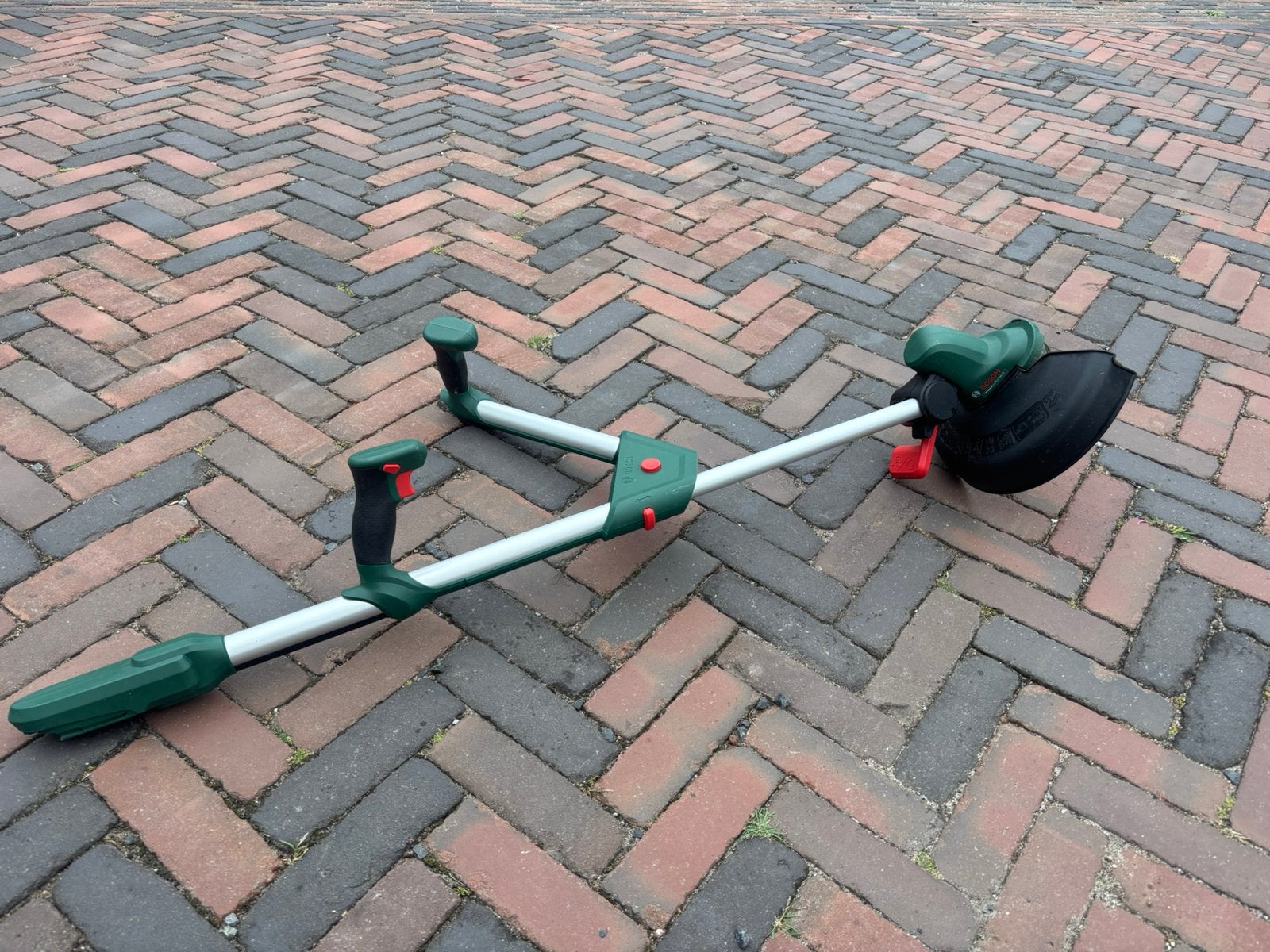 Bosch Universalgrasscut 18V, Ophalen, Gebruikt, Accu