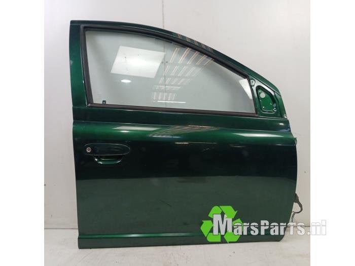Portier 4Deurs links-voor van een Toyota Yaris (6R4), Auto-onderdelen, Gebruikt, -, Deur, -