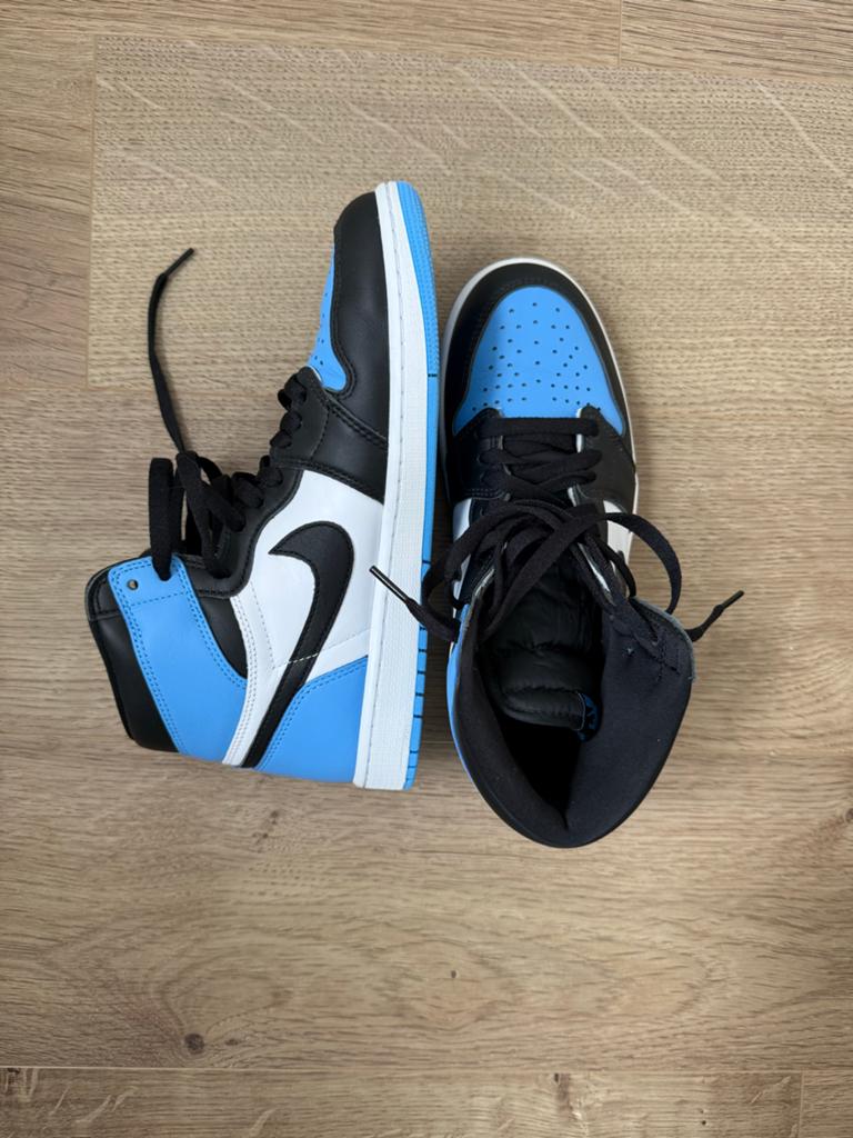 Nike Jordan 1 High University Blue - Maat 42.5, Kleding | Heren, Schoenen, Zo goed als nieuw, Sneakers of Gympen, Blauw, Ophalen of Verzenden
