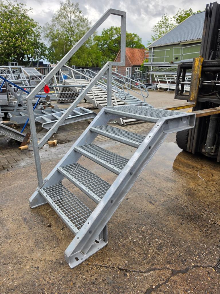 Stalen bordestrapje gegalv hoog 0,96mtr. Nor078, Doe-het-zelf en Verbouw, Ophalen, 2 tot 4 meter