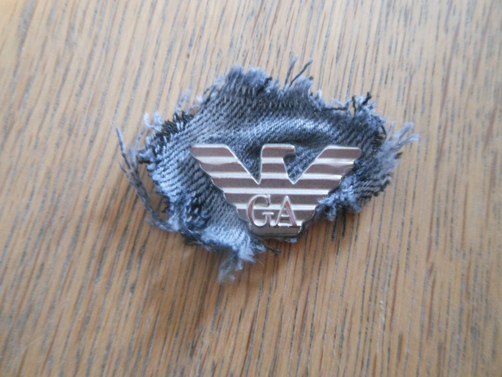 Te koop: Button, label, pin van Armani Eagle GA, Verzamelen, Ophalen of Verzenden, Zo goed als nieuw, Overige typen