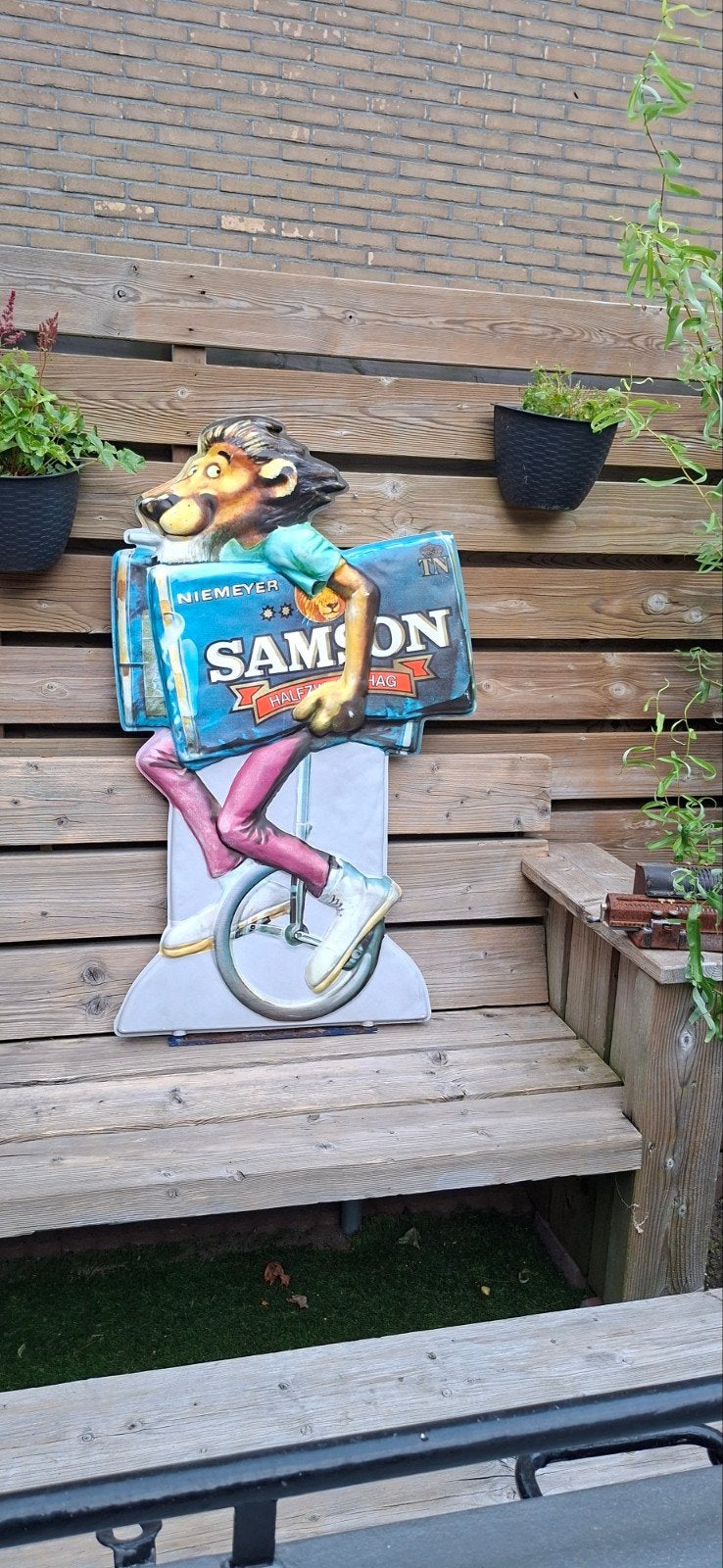 Samson Dubbelzijdige mascotte 115 cm hoog, Ophalen, Zo goed als nieuw, Reclamebord
