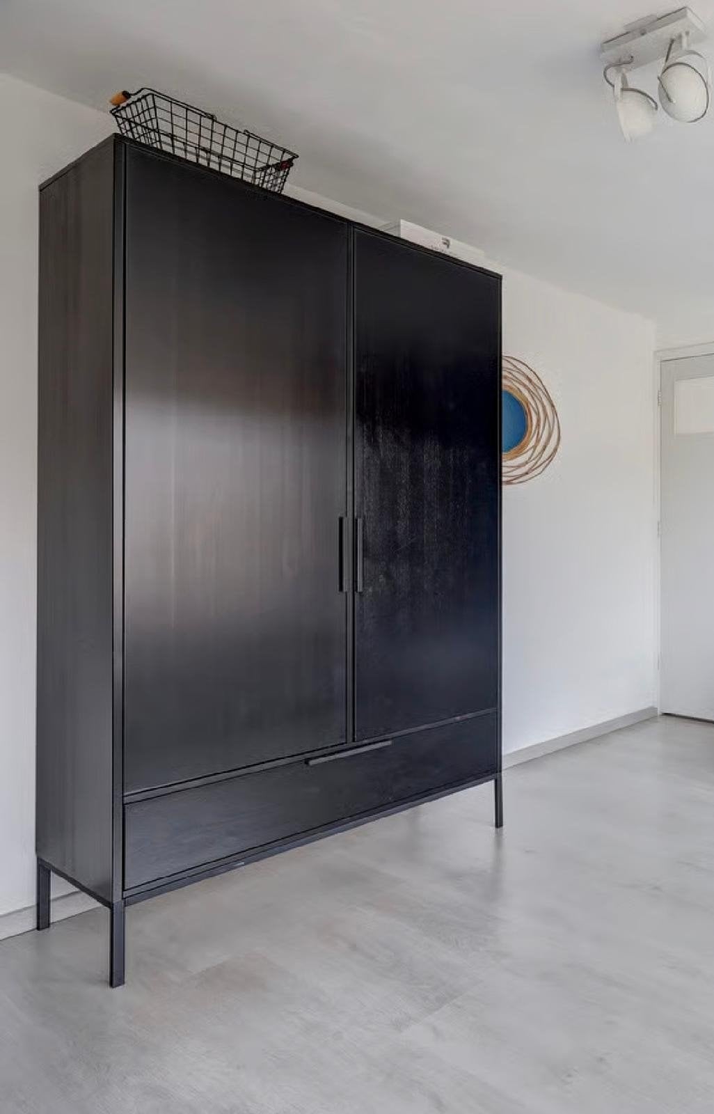 WOOOD Draaideurkast Adam Zwart 200x100x53cm, Ophalen, Met deur(en), Gebruikt, 200 cm of meer