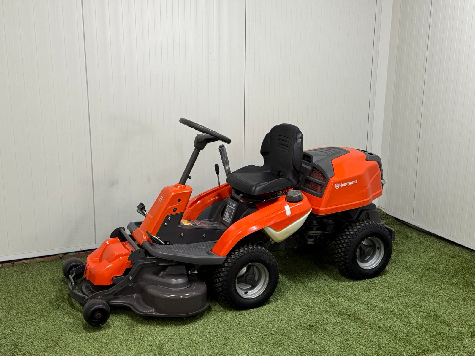 Nette Husqvarna R215 zitmaaier frontmaaier nieuw maaidek, Ophalen, Zo goed als nieuw