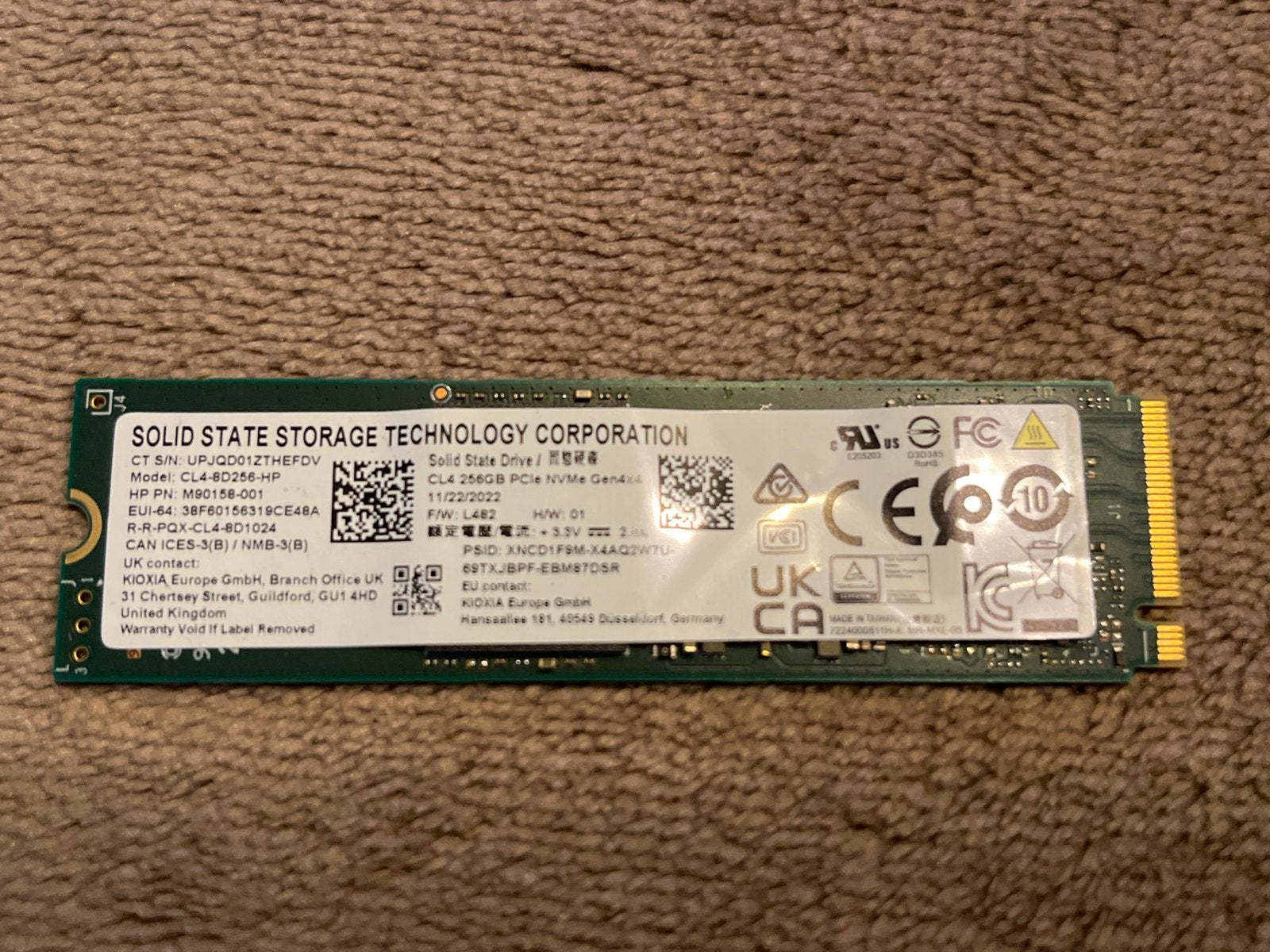 KIOXIA 256GB NVMe Gen4 SSD - Zo goed als nieuw, Intern, M.2, Server, SSD