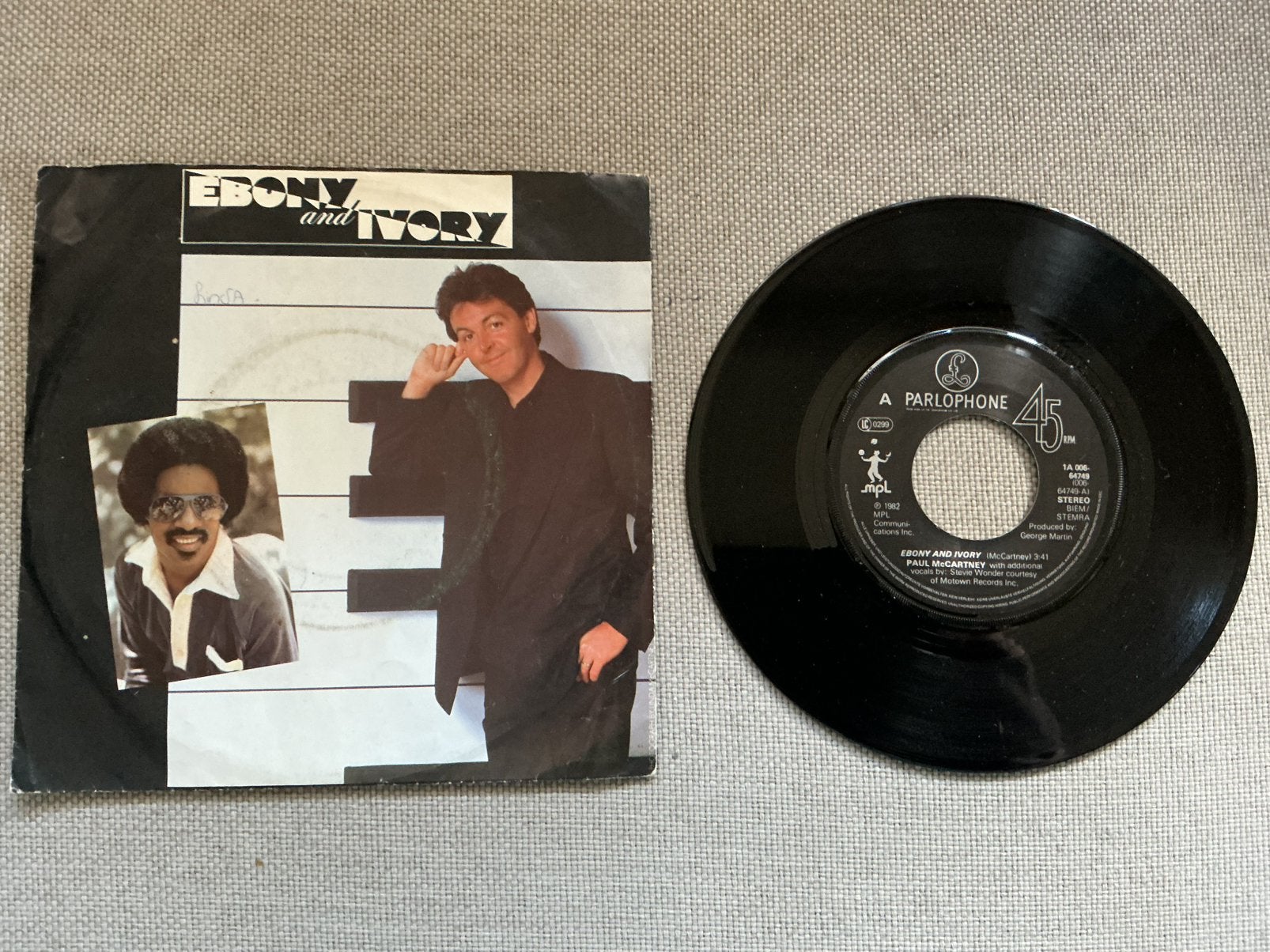 Paul McCartney single vinyl. Ebony and Ivory., Cd's en Dvd's, Vinyl Singles, Ophalen of Verzenden, Zo goed als nieuw, Pop