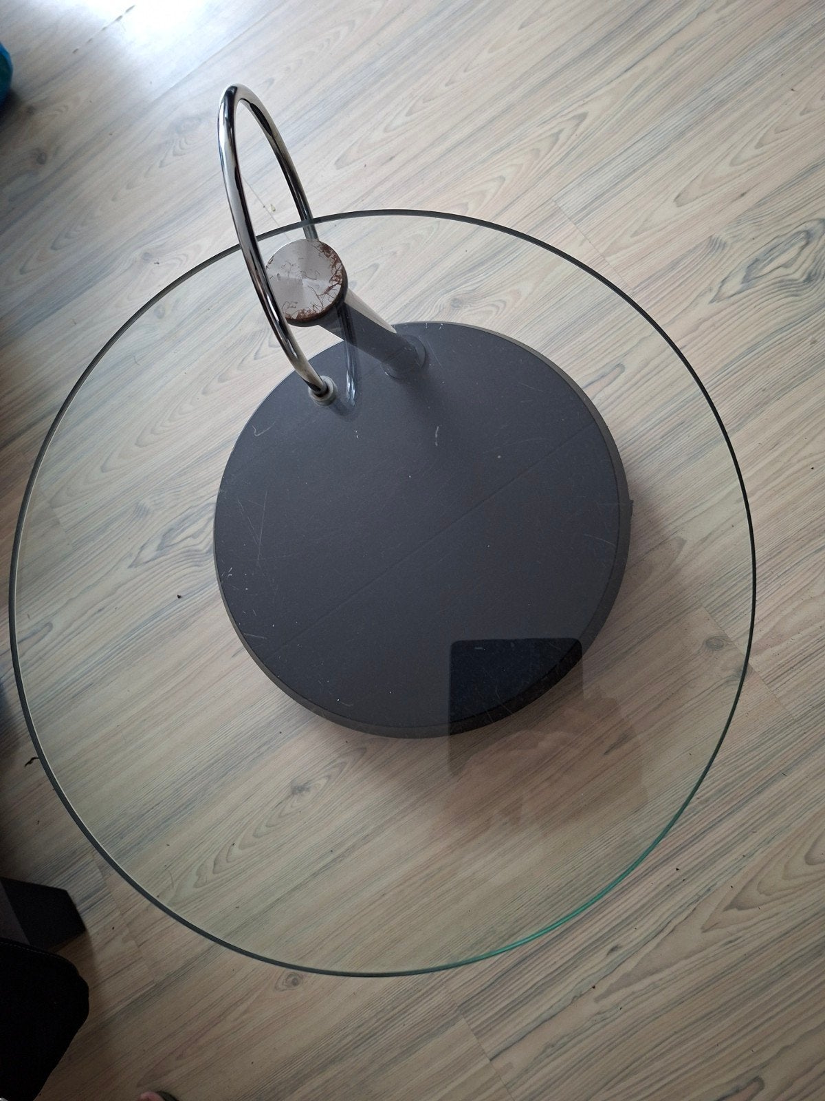 Verrijdbaar glazen tafel 50cm breed, Huis en Inrichting, Tafels | Salontafels, Ophalen