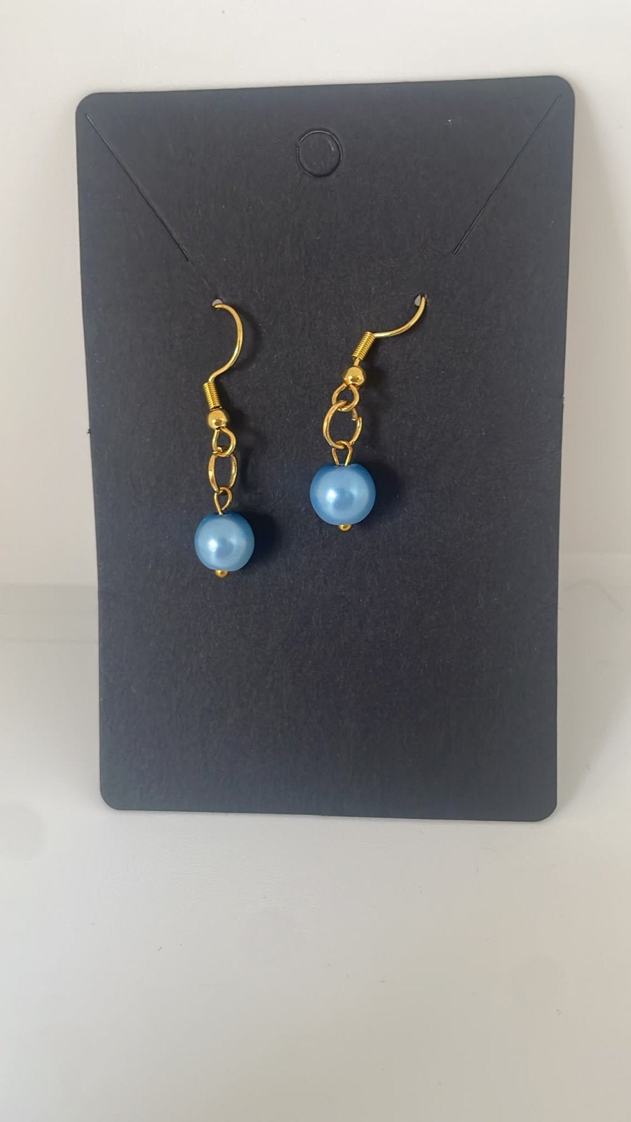 Nieuwe goudkleurige oorbellen met blauwe parels, Overige materialen, Hangers, Blauw, Nieuw