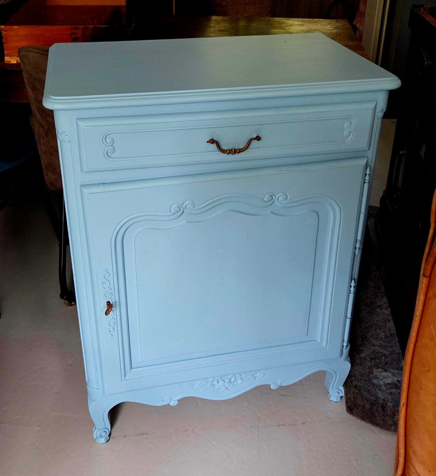 Brocante antiek Frans massief houten kastje in goede staat, Ophalen