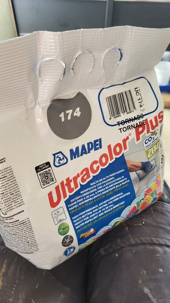 Nieuwe zak Mapei Ultracolor Plus 174 Tornado voegmiddel 2kg, Ophalen, Overige typen, Nieuw, Minder dan 20 cm