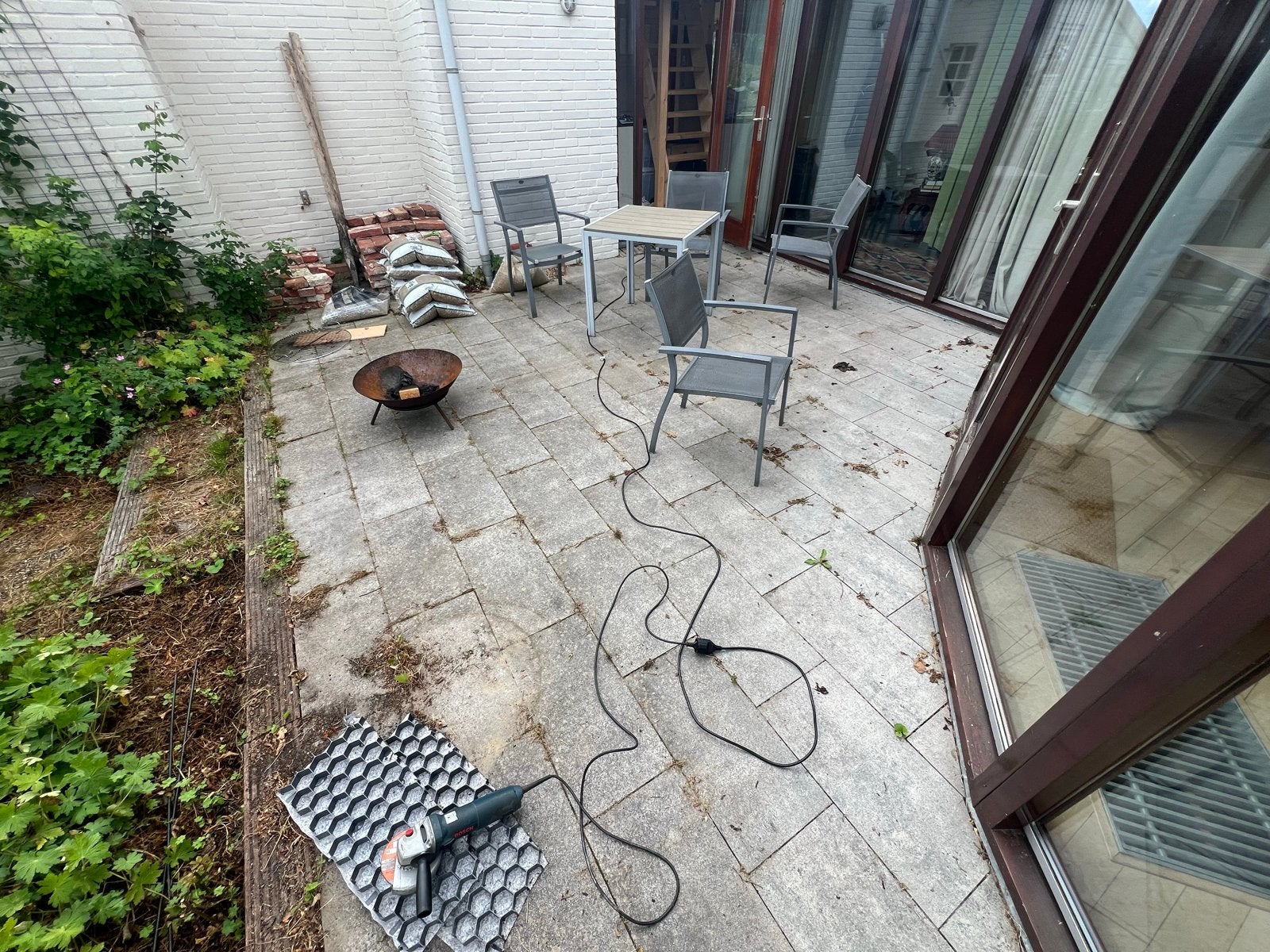 Dikke grijze tegels voor terras of pad, Ophalen, Gebruikt, Beton, Terrastegels