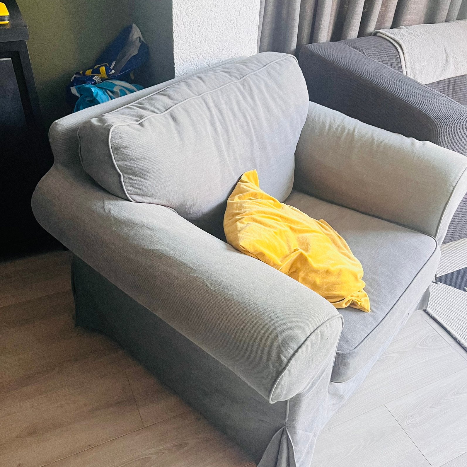 2 Ektorp fauteuils (grijs & beige), Huis en Inrichting, Ophalen, Gebruikt, Eenpersoons, 75 tot 100 cm