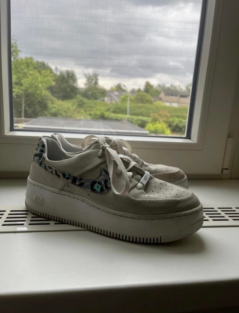 Nike air force 1, Ophalen of Verzenden, Zo goed als nieuw, Beige, Sneakers of Gympen