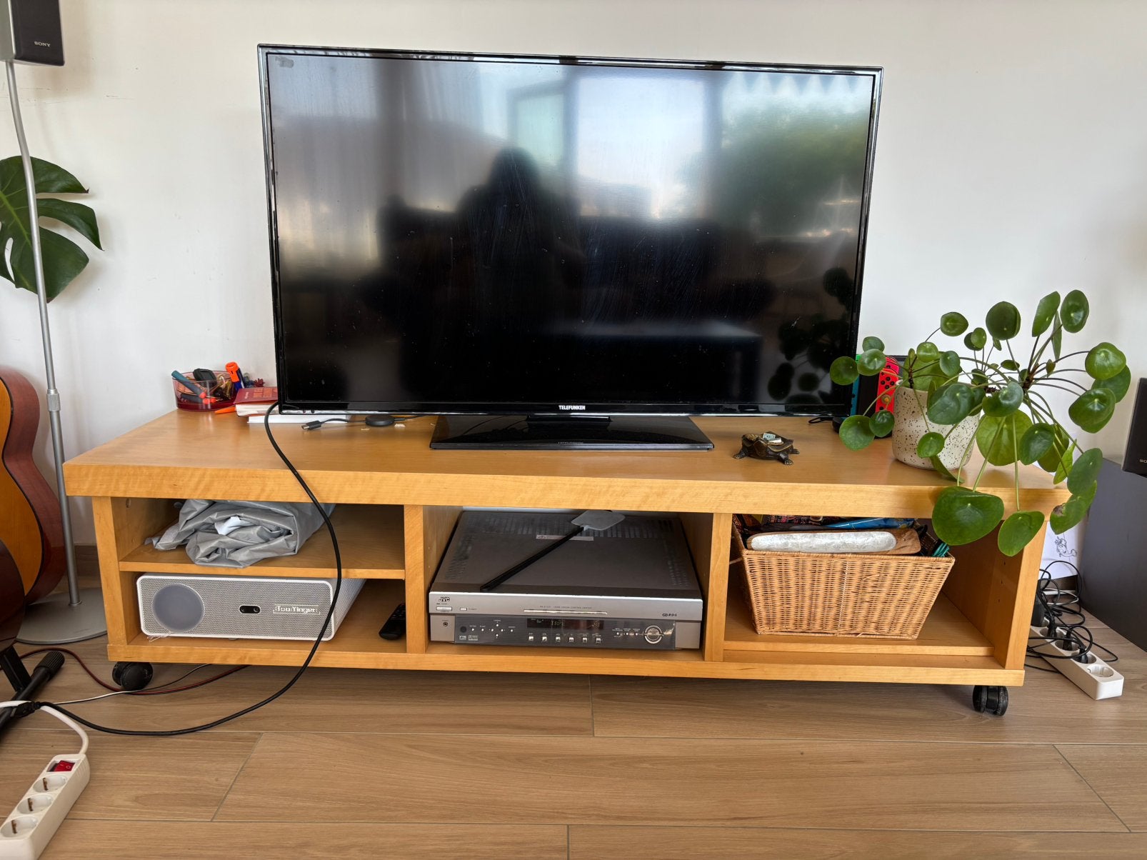 Tv meubel hout ikea grenen, Ophalen, 100 tot 150 cm, Zo goed als nieuw, Minder dan 100 cm