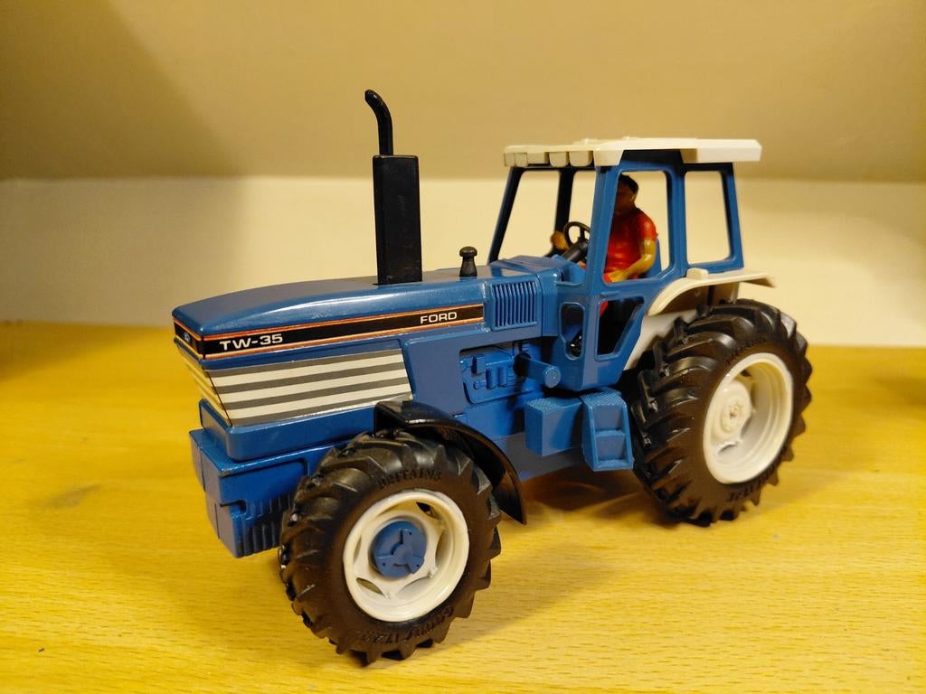 Ford tw 35  britains., Hobby en Vrije tijd, Modelauto's | 1:32, Zo goed als nieuw, Tractor of Landbouw, Britains, Ophalen of Verzenden