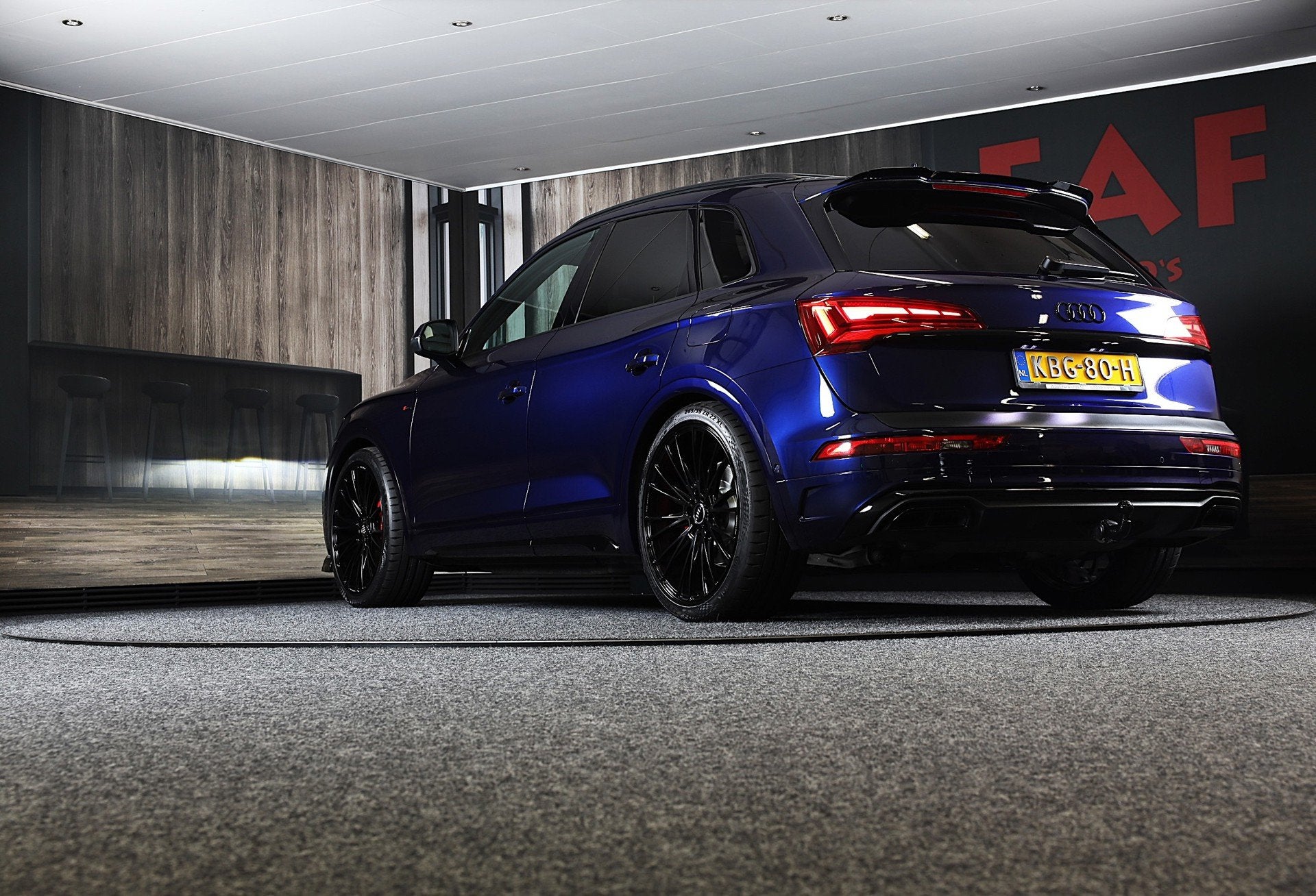 Audi Q5 55 TFSI e Quattro SQ5 Look / Massage / Acc / 360 Cam, Auto's, Automaat, Dealer onderhouden, Gebruikt, Euro 6