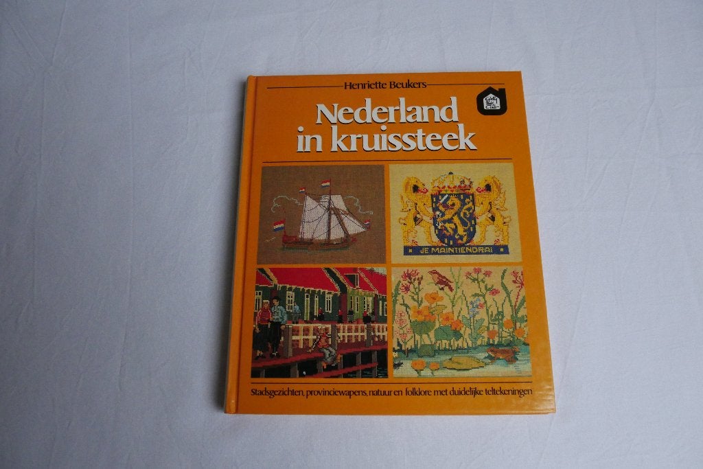 H. Beukers - Nederland in Kruissteek, Ophalen of Verzenden, Zo goed als nieuw, Overige onderwerpen, Henriette Beukers