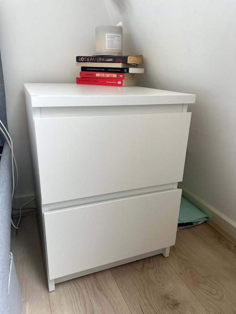 Wit Nachtkastje met Twee Laden, Huis en Inrichting, Kasten | Ladekasten, Ophalen, Minder dan 50 cm, Gebruikt, 1 of 2 laden