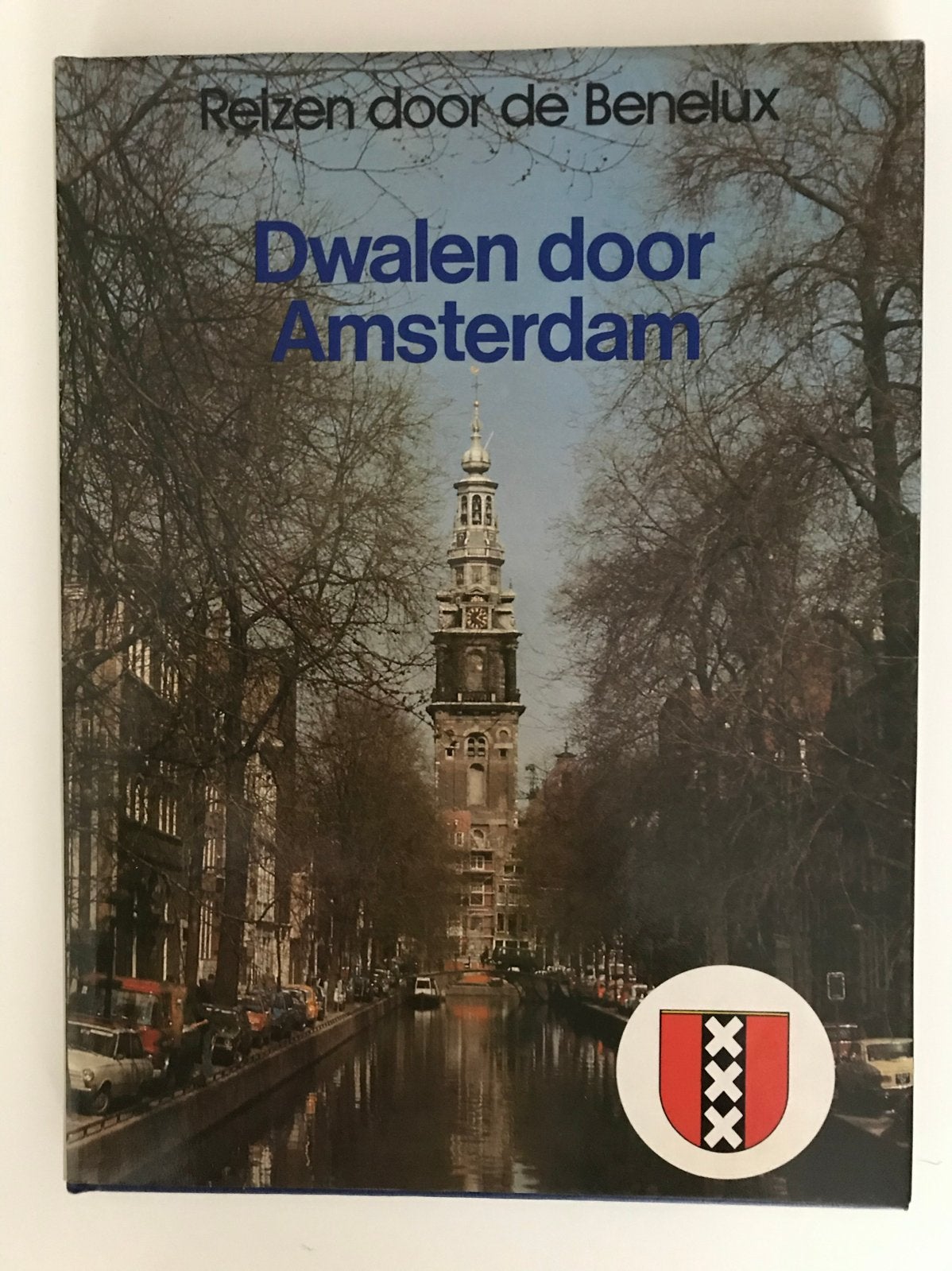 Dwalen door Amsterdam - Reisgids door de Benelux, Verzenden, Reisgids of -boek, Benelux, Gelezen