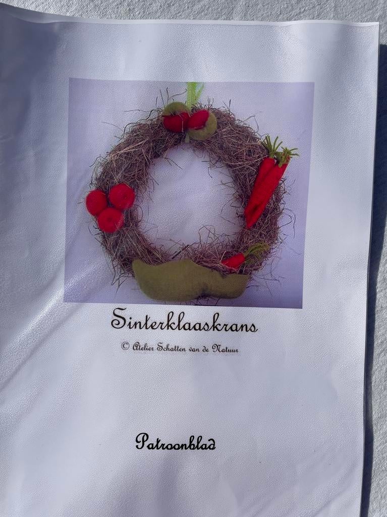 Sinterklaaskrans, Hobby en Vrije tijd, Vilt, Ophalen of Verzenden, Nieuw, Boek of Patroon
