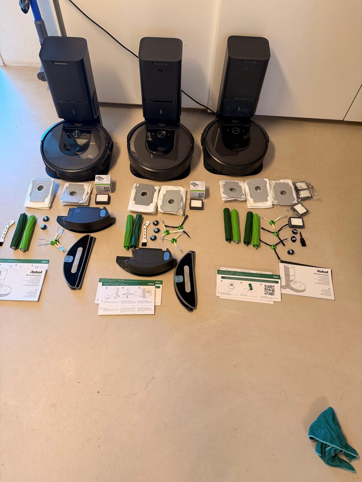 3x Roomba i8+ stofzuigers met dweilfunctie-ook apart te koop, Witgoed en Apparatuur, Stofzuigers, Gebruikt, IRobot, Automatisch legen