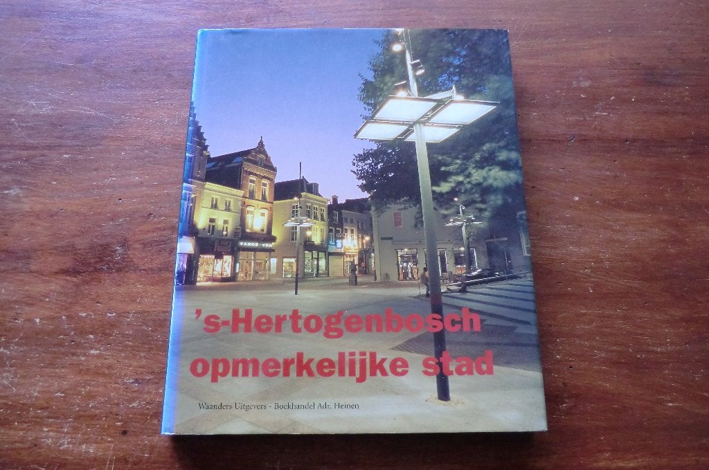 boek - 's-Hertogenbosch opmerkelijke stad / Den Bosch, Boeken, Ophalen of Verzenden, 20e eeuw of later, Gelezen