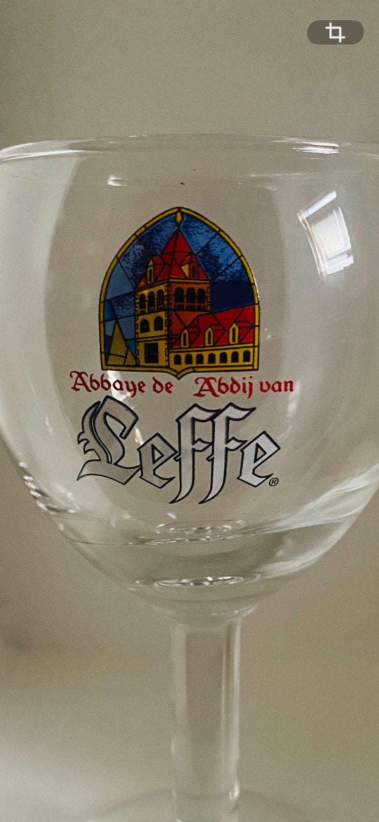 Bierglas van Leffe op voet - Abdij van Leffe. Hoogte 17 cm., Ophalen of Verzenden, Zo goed als nieuw, Glas of Glazen, Leffe