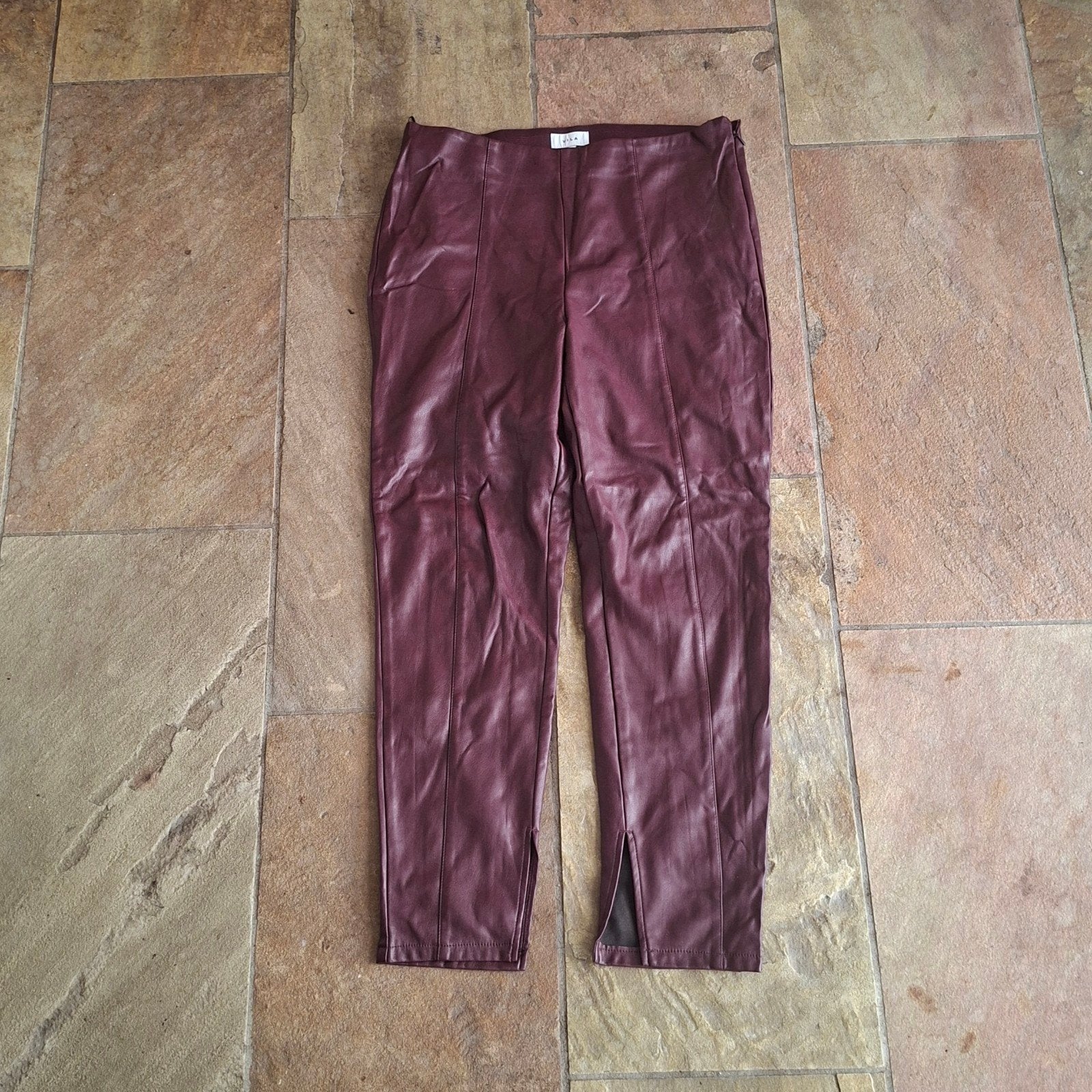 Nette Bordeaux Rode broek Vila - Maat 44 - Imitatieleer, Kleding | Dames, Broeken en Pantalons, Vila, Maat 42/44 (L), Nieuw, Ophalen of Verzenden