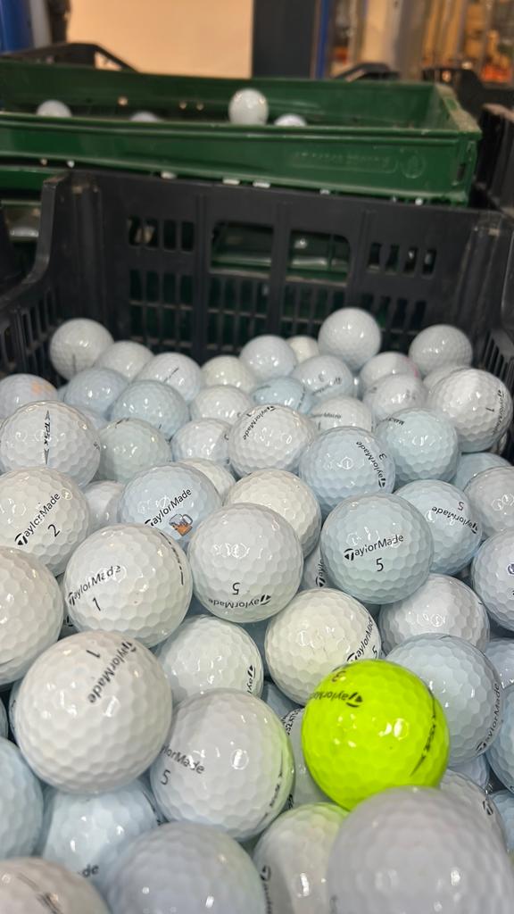 50 Stuks TaylorMade TP5 Golfballen AAAA, Ophalen of Verzenden, Zo goed als nieuw, Bal(len)