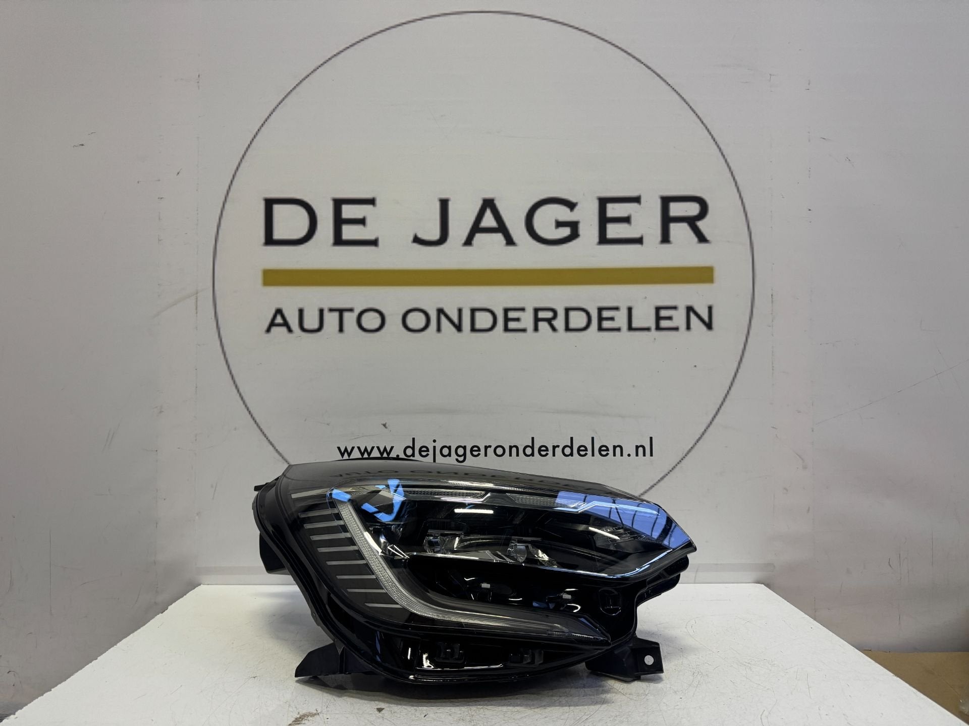 RENAULT CAPTUR 2 VOL LED KOPLAMP RECHTS 260104900R, Renault Group, Gebruikt, Contact.group@renault.com, Renault