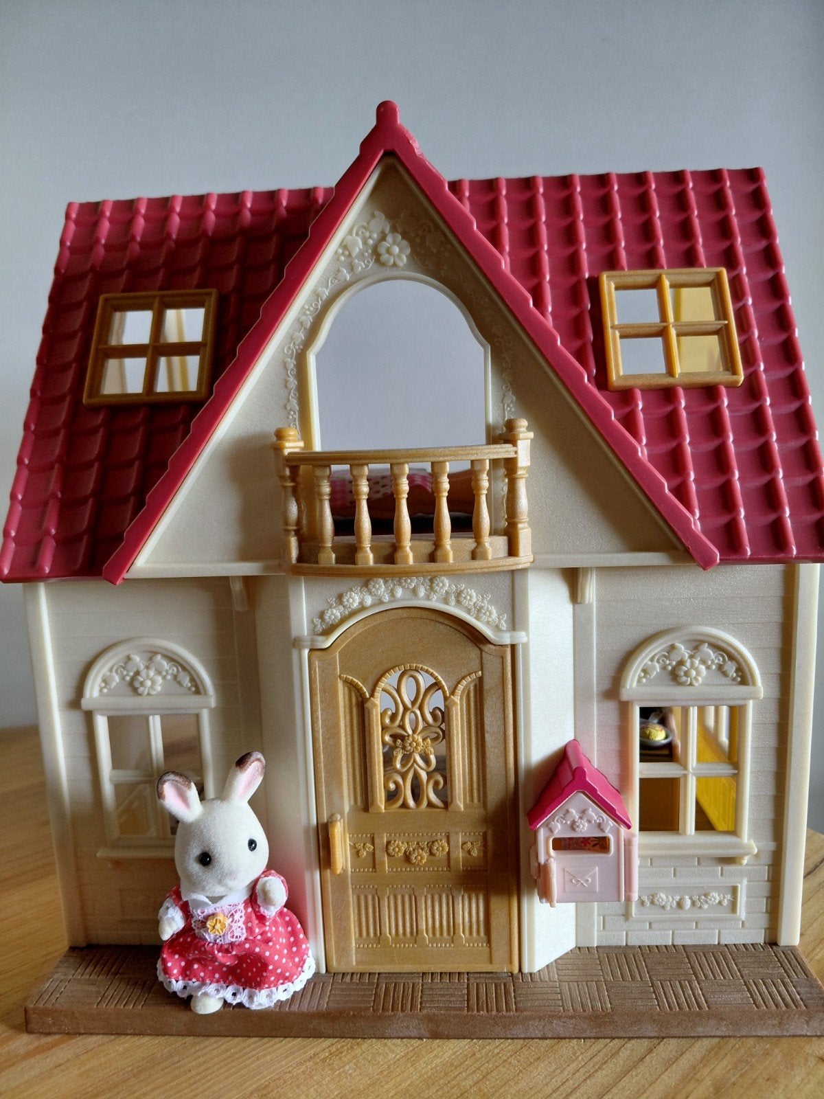 Sylvanian families startershuis met brievenbus/konijn/meubel, Kinderen en Baby's, Speelgoed | Poppenhuizen, Ophalen of Verzenden
