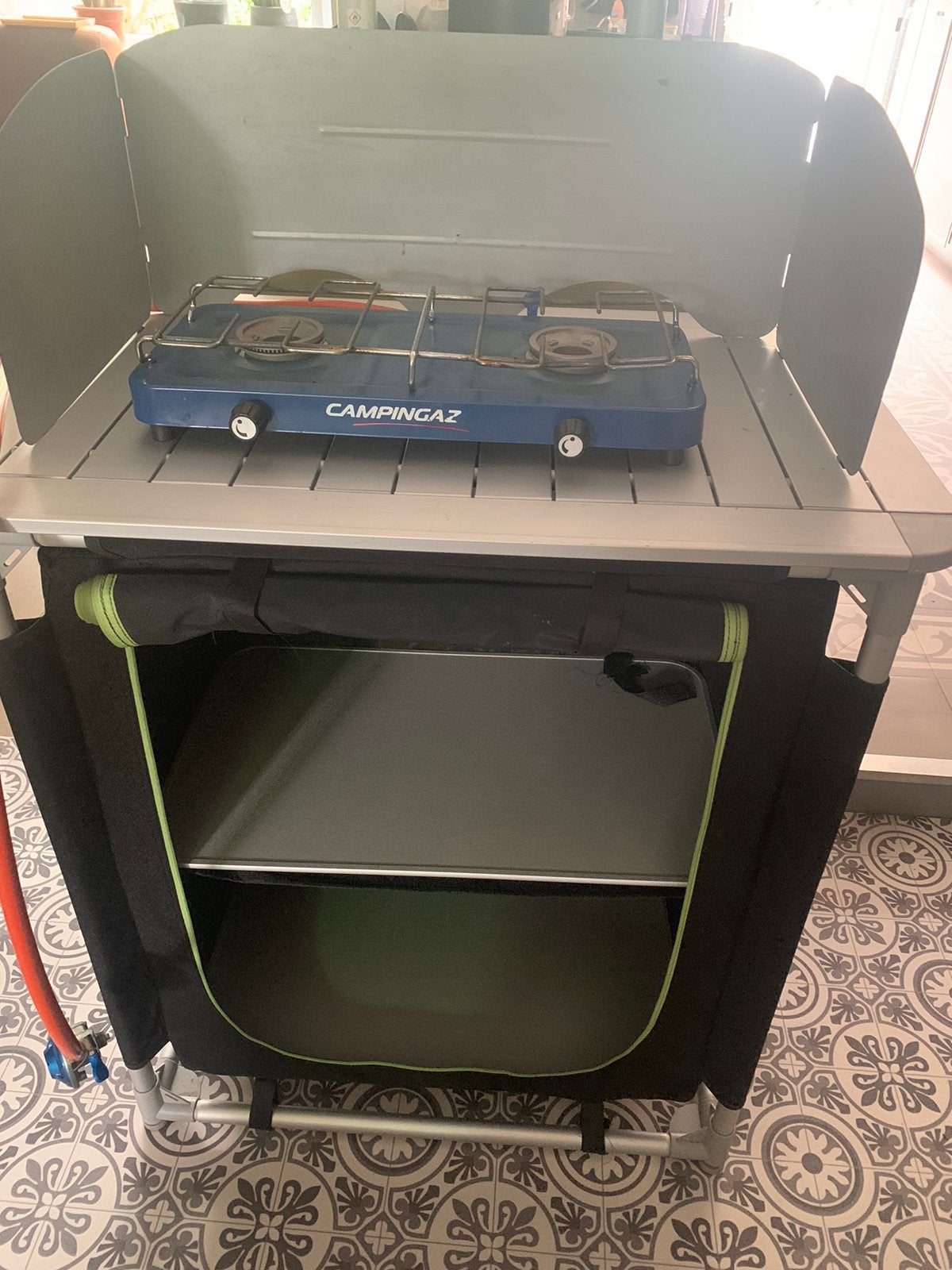 Kampeer keuken met gasfornuis, Ophalen, Zo goed als nieuw, Campingkast