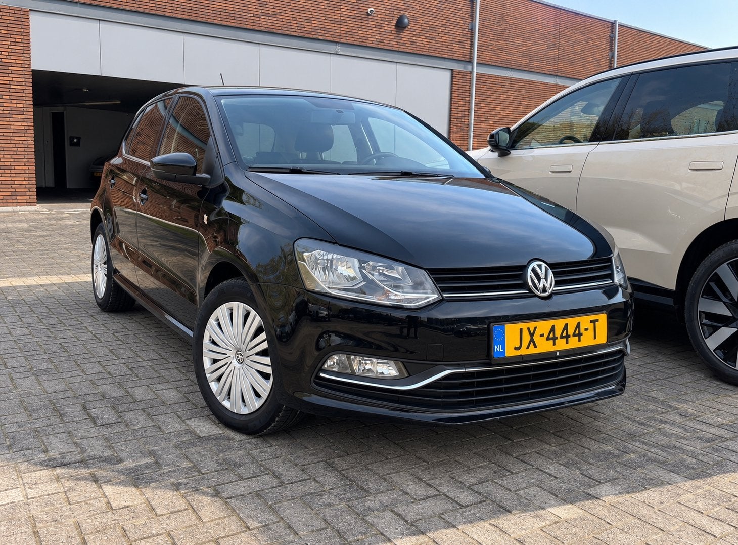 Volkswagen Polo 1.0 | 103000km | dealeronderhouden | 2016, Auto's, Stof, Zwart, Origineel Nederlands, Grijs