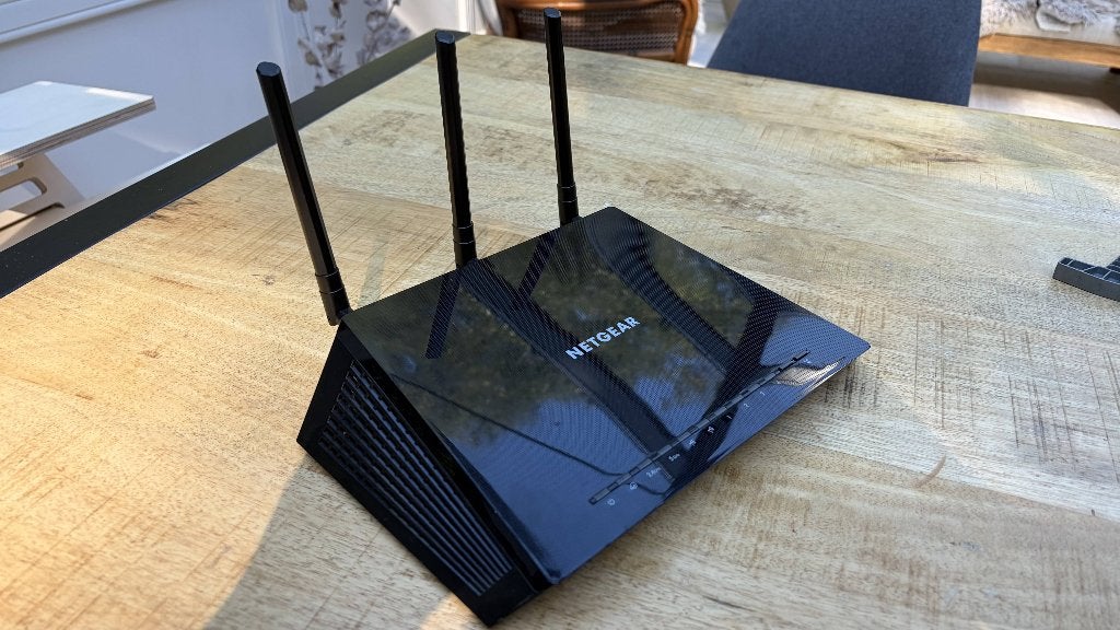 Netgear Nighthawk R6400 (AC1750) WiFi Router, Computers en Software, Routers en Modems, Ophalen, Zo goed als nieuw, Router, Netgear