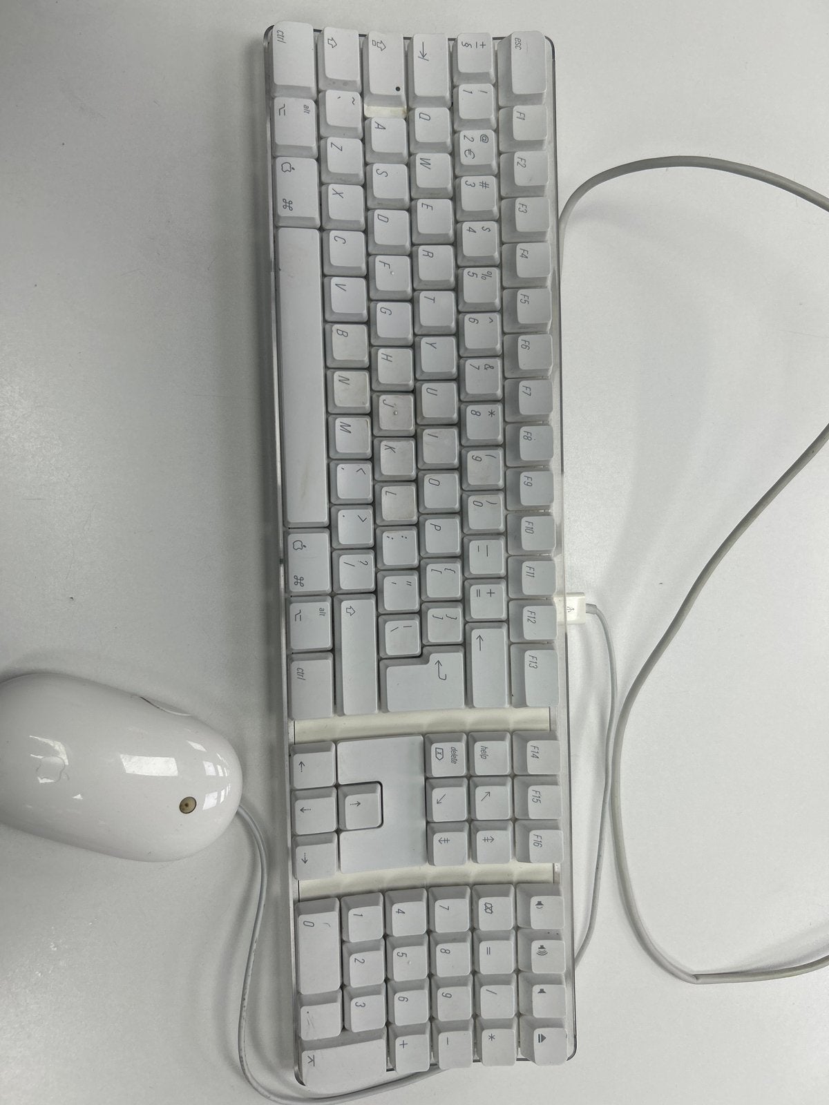Apple bedraad toetsenbord met numeriek gedeelte en muis, Computers en Software, Gebruikt, Ophalen of Verzenden, Qwerty, Numeriek gedeelte