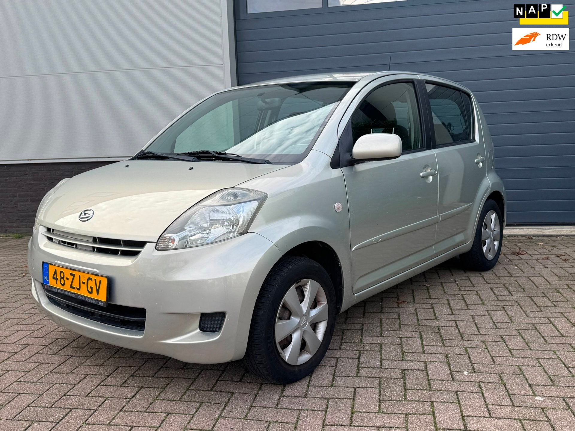Daihatsu Sirion 2 | 1.0-12V Premium | Parkeersensoren achter, Auto's, Voorwielaandrijving, Gebruikt, Elektrische ramen, Beige