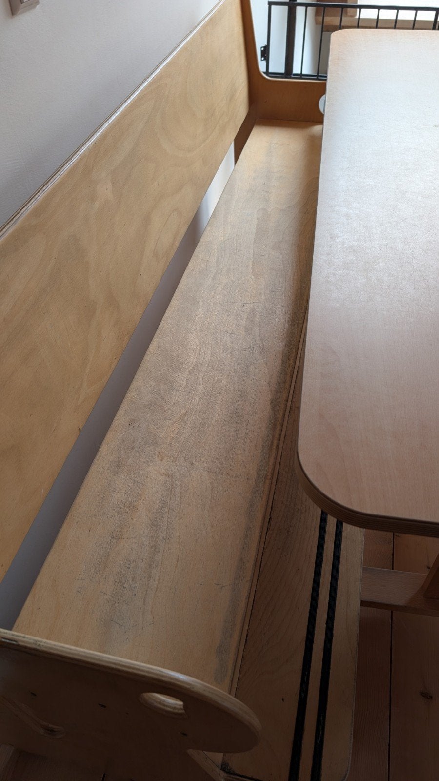GRATIS twee houten kinder banken, Ophalen, Gebruikt, Modern, functioneel, 4 tot 6 stoelen