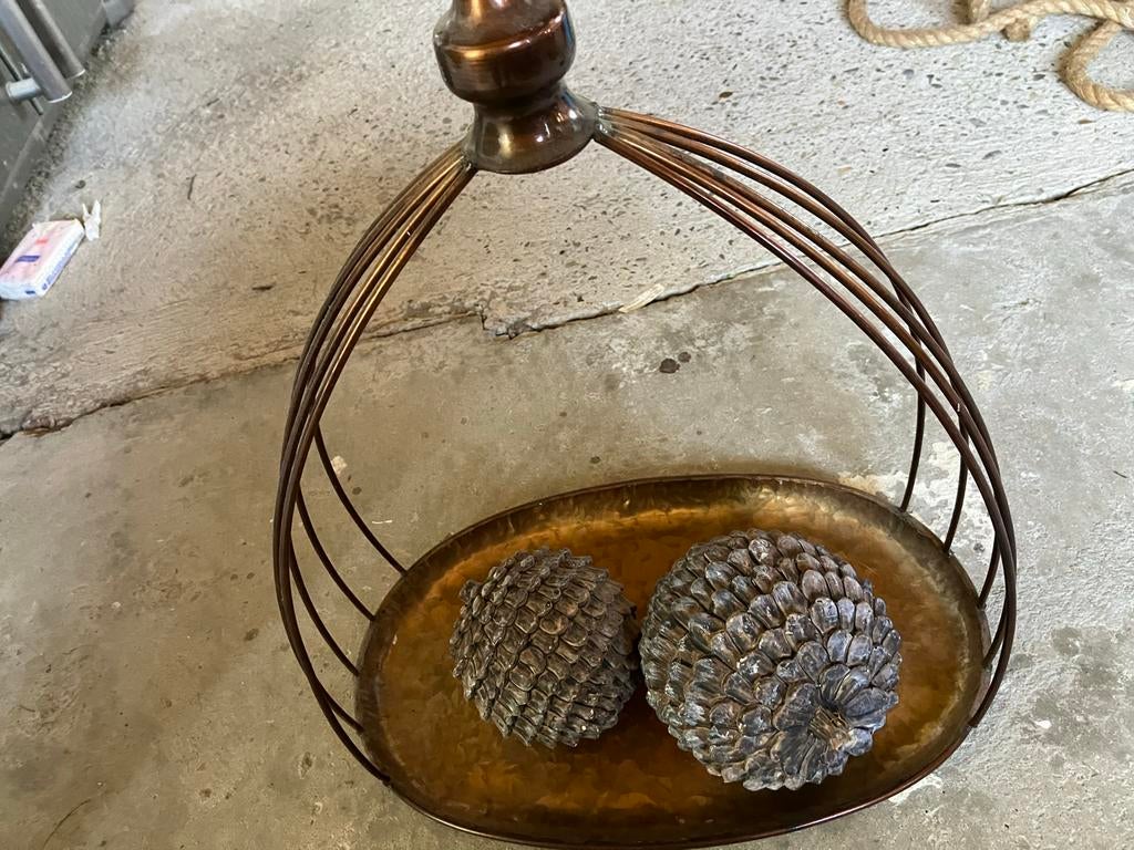 Decoratieve dennenappels in metalen mandje, Gebruikt, Ophalen of Verzenden, Landelijk, Metaal