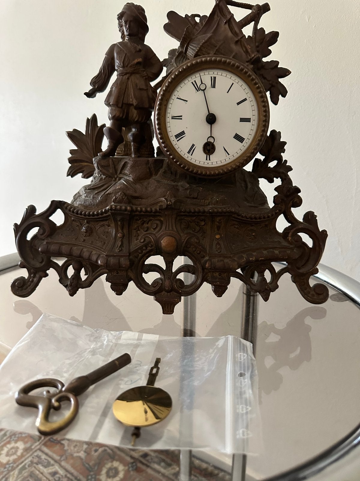 Antieke bronzen schoorsteenklok met figuur, Ophalen