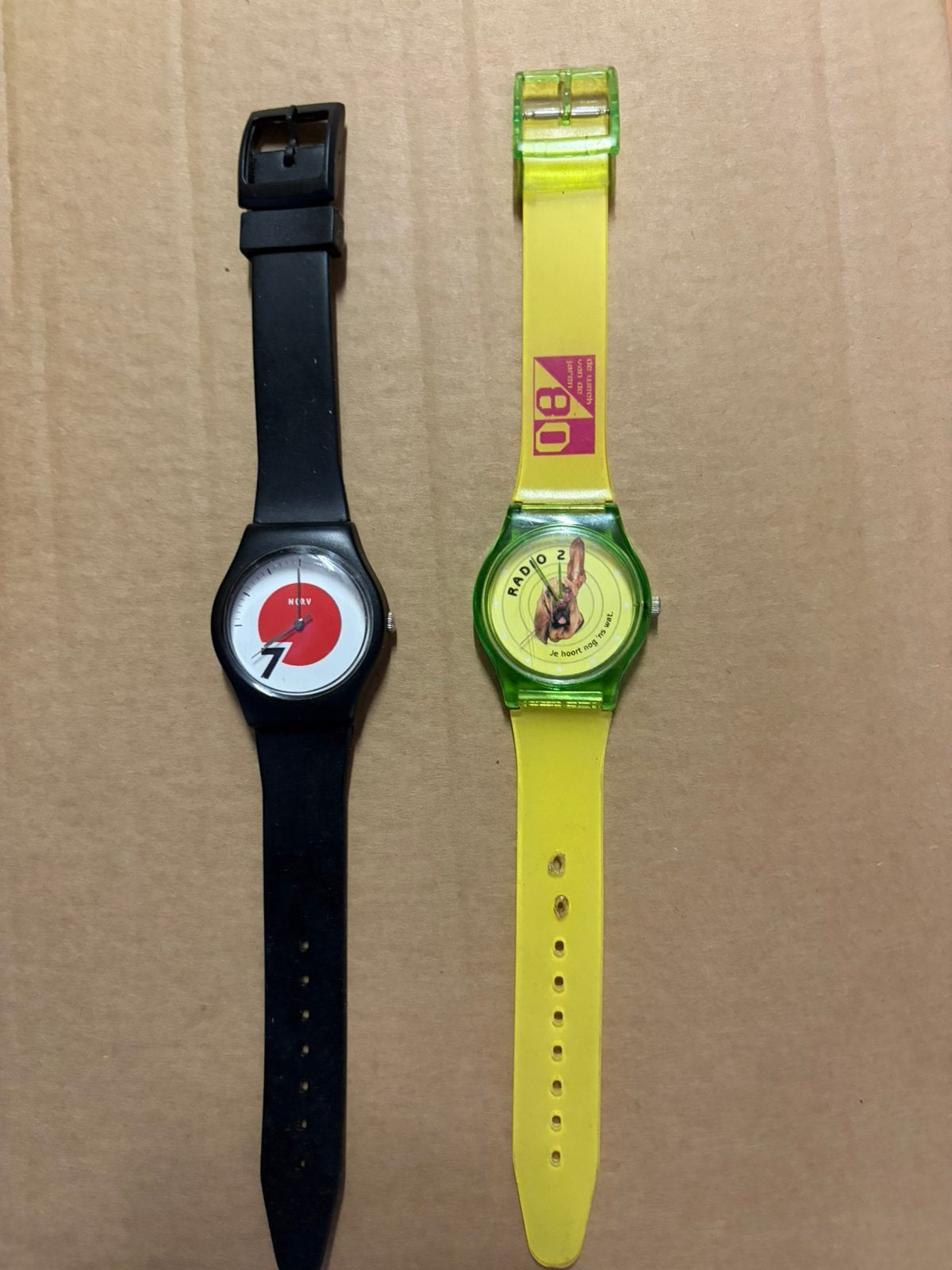 Twee RADIO 2  retro horloges, Ophalen of Verzenden, Gebruikt
