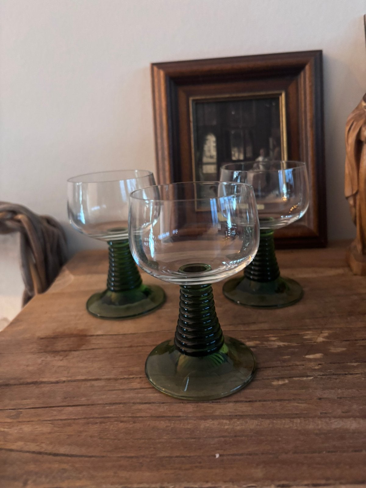 Roemer wijnglas klein olijf groen ribbel voet, Verzamelen, Glas en Borrelglaasjes, Ophalen of Verzenden, Zo goed als nieuw, Overige typen
