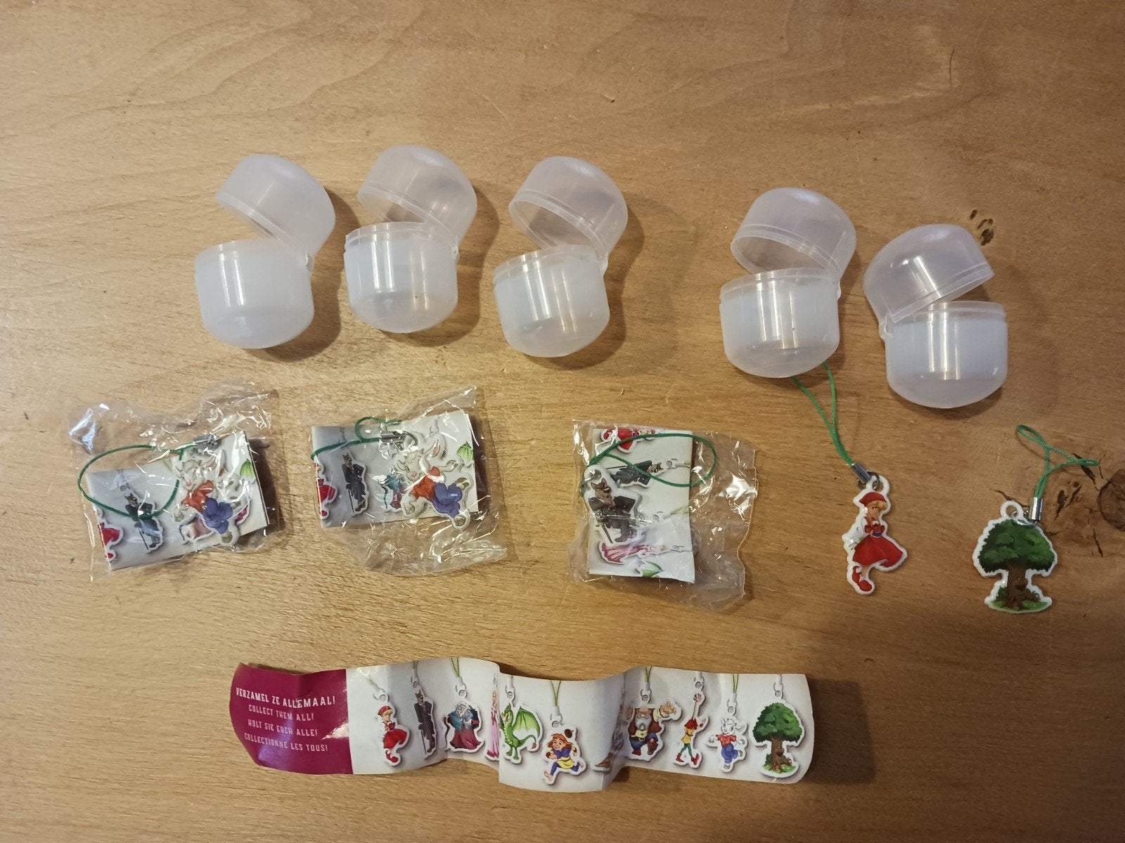 Efteling Hangertjes uit Verrassingsei - Sprookjesfiguren, Ophalen, Gebruikt, Overige typen